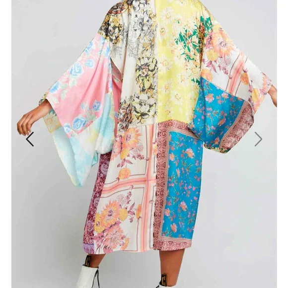 🪷EUC Free People Patched With Love Robe /Kimono. - Picture 2 of 8